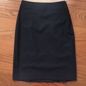 Banana Republic Navy pencil Skirt. EUC! Classic!